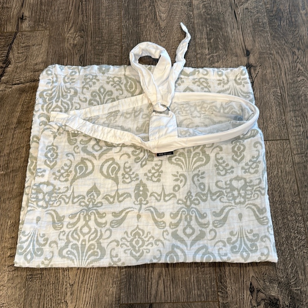 🌸Bebe Au Lait Nursing Cover🌸